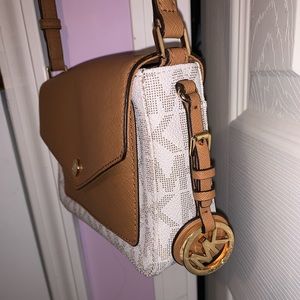 Michael Kors Crossbody 🤎